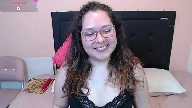 Snapshot of May_Carlier chatting on 5, 2, 2025 May Carlier online show from 5, 2, 2025