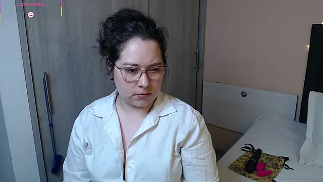 Snapshot of May_Carlier chatting on 17, 3, 2025 May Carlier online show from 17, 3, 2025