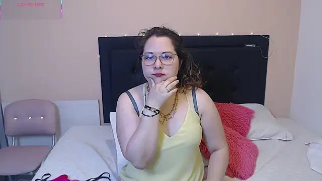 Snapshot of May_Carlier chatting on 19, 3, 2025 May Carlier online show from 19, 3, 2025