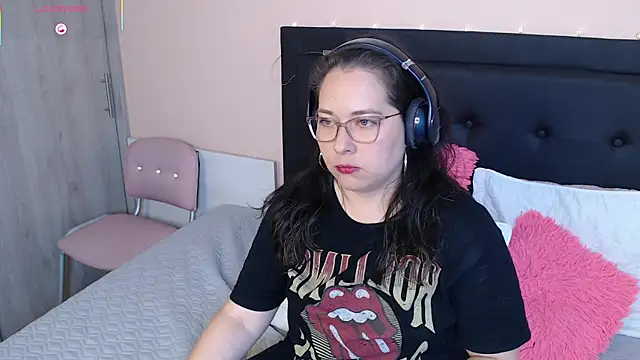 Snapshot of May_Carlier chatting on 9, 9, 2025 May Carlier online show from 9, 9, 2025