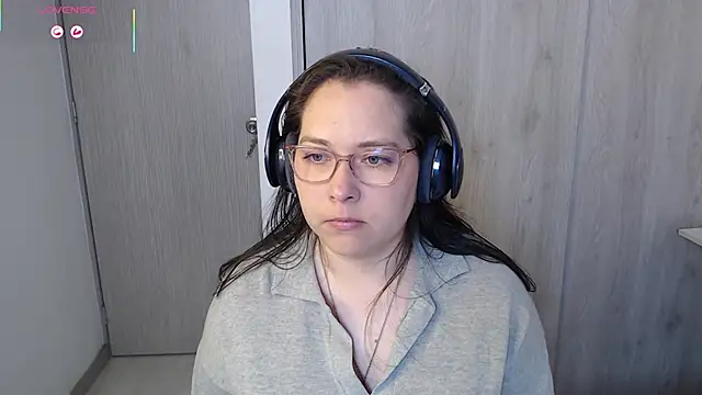 Snapshot of May_Carlier chatting on 18, 10, 2025 May Carlier online show from 18, 10, 2025