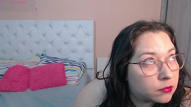 Snapshot of May_Carlier chatting on 1, 12, 2025 May Carlier online show from 1, 12, 2025