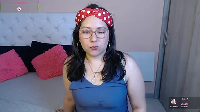 Snapshot of May_Carlier chatting on 19, 12, 2025 May Carlier online show from 19, 12, 2025