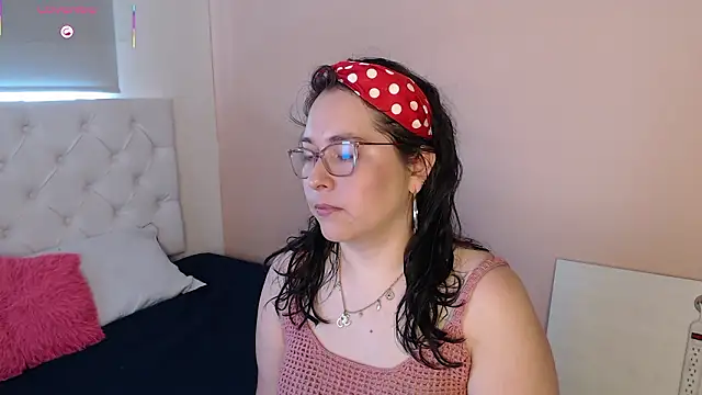 Snapshot of May_Carlier chatting on 5, 2, 2026 May Carlier online show from 5, 2, 2026