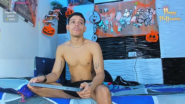 Snapshot of Friendsofeverything_ chatting on 22, 10, 2025 Friendsofeverything  online show from 22, 10, 2025