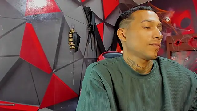 Snapshot of Hana_and_Zeta chatting on 31, 10, 2025 Hana and Zeta online show from 31, 10, 2025