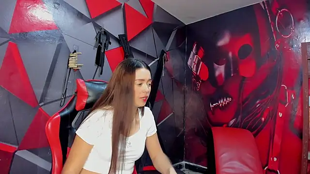 Snapshot of Hana_and_Zeta chatting on 5, 11, 2025 Hana and Zeta online show from 5, 11, 2025