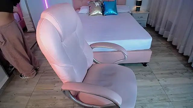 Snapshot of pettit_courtny chatting on 5, 1, 2025 pettit courtny online show from 5, 1, 2025