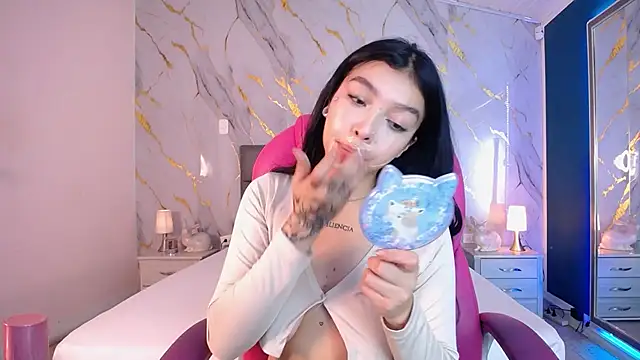 Snapshot of pettit_courtny chatting on 5, 3, 2025 pettit courtny online show from 5, 3, 2025