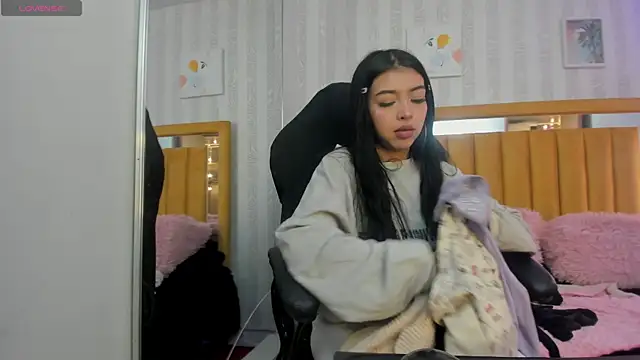 Snapshot of pettit_courtny chatting on 1, 10, 2025 pettit courtny online show from 1, 10, 2025