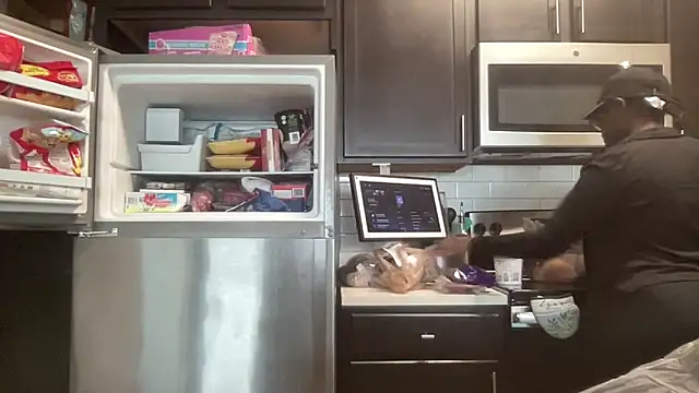 AveryJ99 online show from 11, 4, 2026