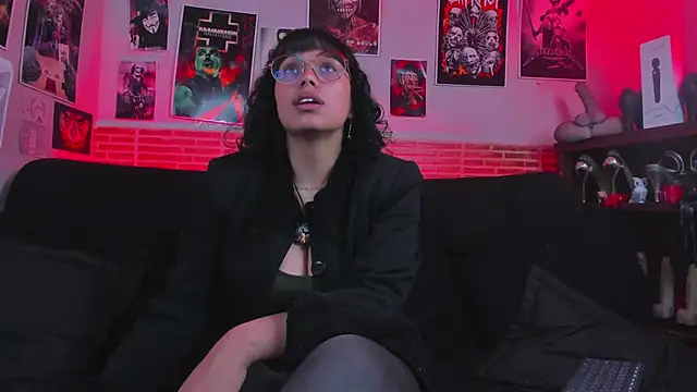 Snapshot of lilith-deveraux chatting on 4, 10, 2025 lilith-deveraux online show from 4, 10, 2025