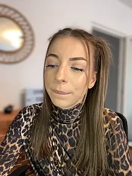 Mia Ethan online show from 22, 10, 2025