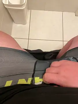 Snapshot of Hugo76578 chatting on 9, 11, 2025 Hugo76578 online show from 9, 11, 2025