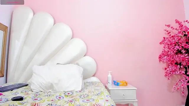 Snapshot of Ally_Parkeer_ chatting on 8, 1, 2025 Ally Parkeer online show from 8, 1, 2025