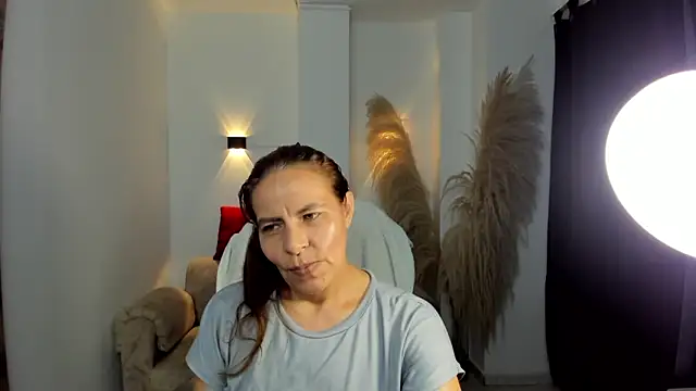 Milf karlye online show from 4, 2, 2026