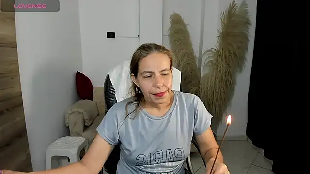 Milf karlye online show from 4, 3, 2026