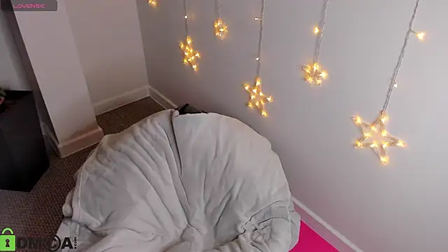 Jennifer Wadee online show from 14, 12, 2025