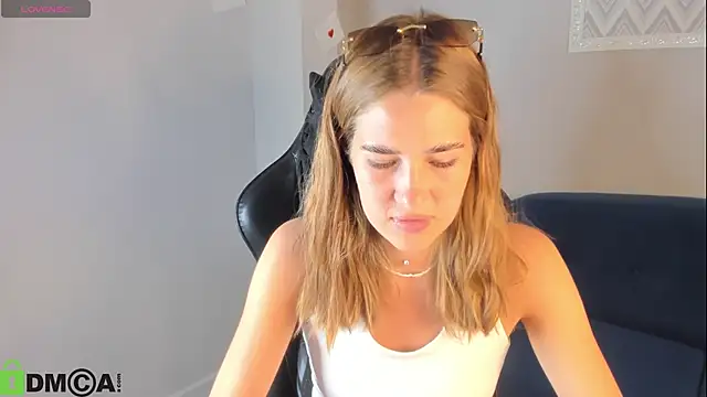 Jennifer Wadee online show from 9, 6, 2026