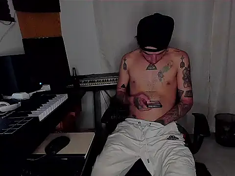 Snapshot of patrik_tattoo_ chatting on 21, 1, 2025 patrik tattoo online show from 21, 1, 2025