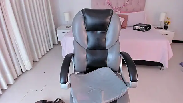 Kitty Pam online show from 27, 2, 2025