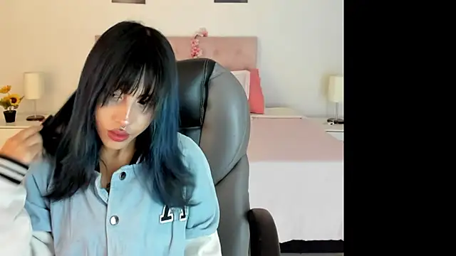 Kitty Pam online show from 5, 3, 2025