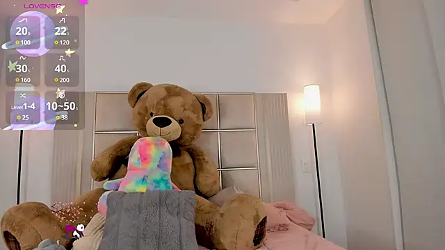 Snapshot of saraamiller_ chatting on 8, 3, 2025 saraamiller online show from 8, 3, 2025