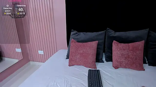 emilie xx  online show from 29, 12, 2024