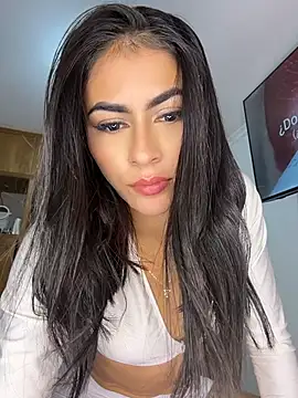 emilie xx  online show from 13, 5, 2026