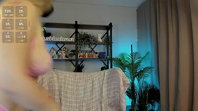 careful i bite nya online show from 29, 9, 2025