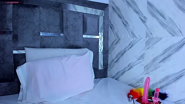 Snapshot of Petite_amor2 chatting on 23, 12, 2024 Petite amor2 online show from 23, 12, 2024