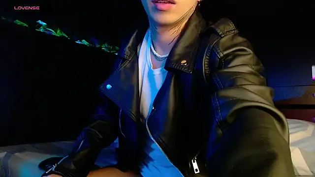 LyleBennett  online show from 18, 12, 2024