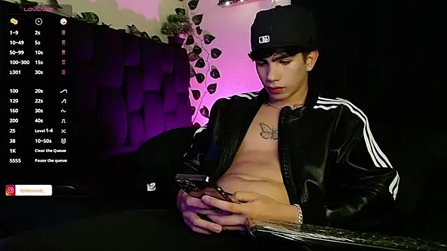 LyleBennett  online show from 3, 2, 2025