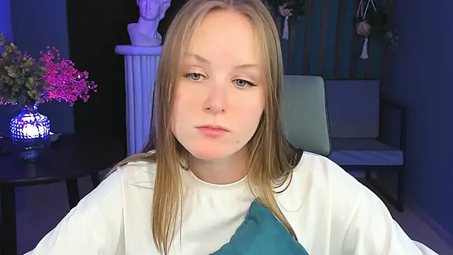 Snapshot of VivienLeeigh chatting on 18, 12, 2024 VivienLeeigh online show from 18, 12, 2024