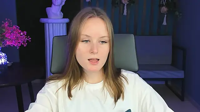 Snapshot of VivienLeeigh chatting on 18, 12, 2024 VivienLeeigh online show from 18, 12, 2024