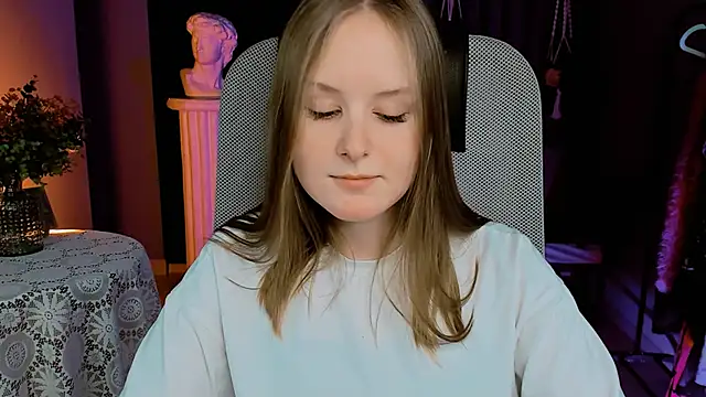 Snapshot of VivienLeeigh chatting on 10, 1, 2025 VivienLeeigh online show from 10, 1, 2025