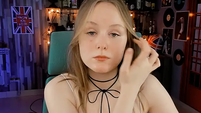 Snapshot of VivienLeeigh chatting on 14, 1, 2025 VivienLeeigh online show from 14, 1, 2025