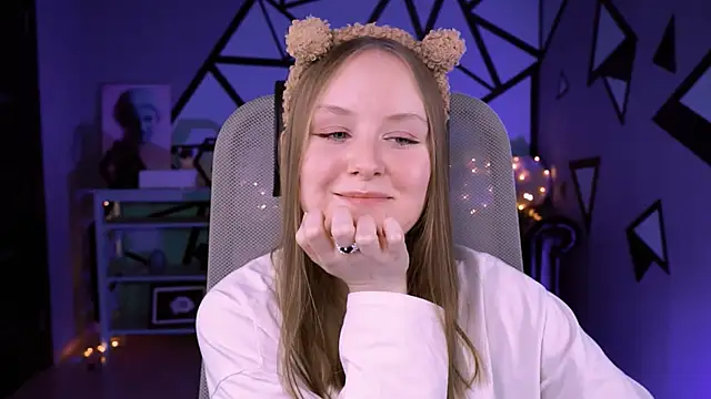 Snapshot of VivienLeeigh chatting on 13, 2, 2025 VivienLeeigh online show from 13, 2, 2025