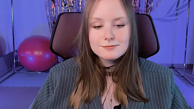 Snapshot of VivienLeeigh chatting on 16, 2, 2025 VivienLeeigh online show from 16, 2, 2025