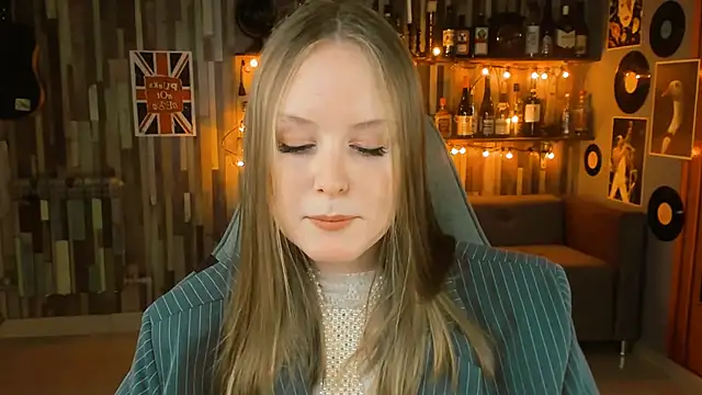 Snapshot of VivienLeeigh chatting on 20, 2, 2025 VivienLeeigh online show from 20, 2, 2025