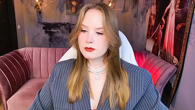 VivienLeeigh online show from 4, 5, 2026