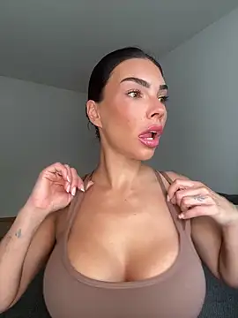 Snapshot of krissiswrld- chatting on 17, 9, 2025 krissiswrld- online show from 17, 9, 2025