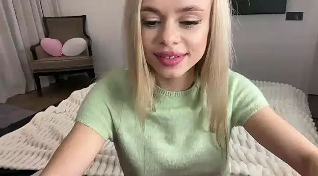 Snapshot of little_fox_alisa chatting on 8, 3, 2025 little fox alisa online show from 8, 3, 2025