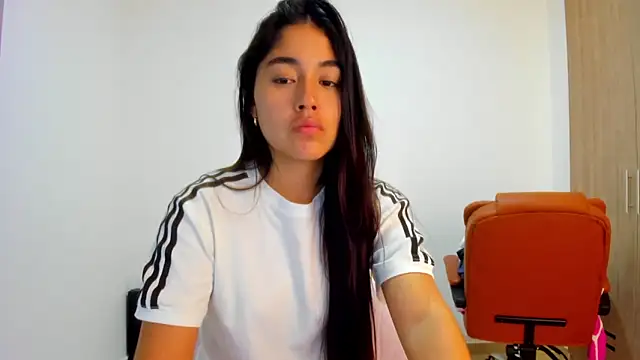 Snapshot of AriaMontgomery chatting on 15, 4, 2026 AriaMontgomery online show from 15, 4, 2026