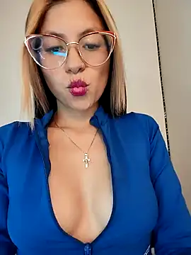 Snapshot of little_mavi chatting on 2, 1, 2025 little mavi online show from 2, 1, 2025