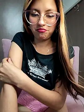 Snapshot of little_mavi chatting on 6, 3, 2025 little mavi online show from 6, 3, 2025