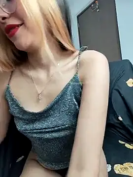 Snapshot of little_mavi chatting on 13, 3, 2025 little mavi online show from 13, 3, 2025