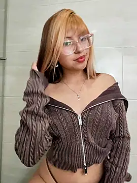 Snapshot of little_mavi chatting on 16, 10, 2025 little mavi online show from 16, 10, 2025