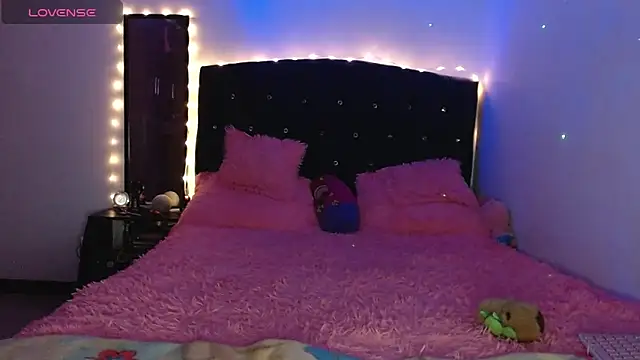 holy juli online show from 25, 2, 2025