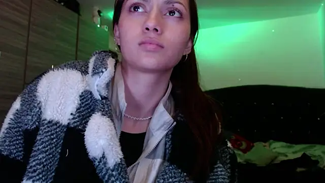 holy juli online show from 10, 6, 2026